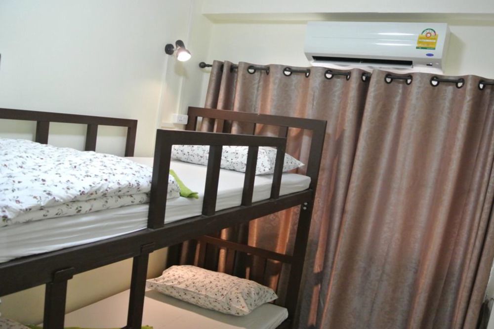 Bed Dee Time Hostel Bangkok Esterno foto