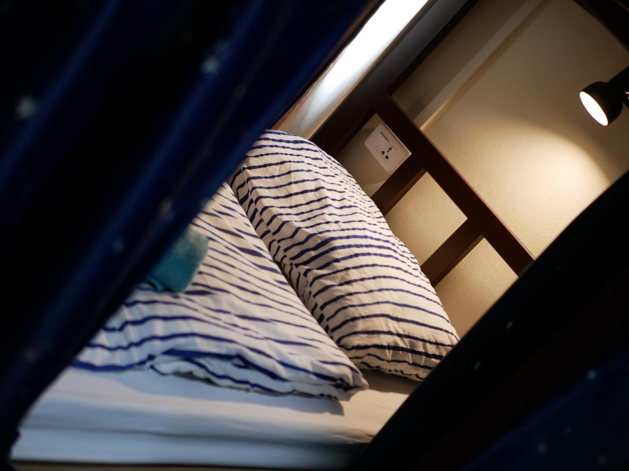 Bed Dee Time Hostel Bangkok Esterno foto